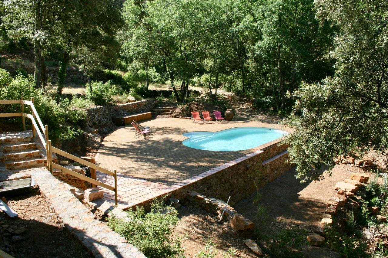 Piscine et terrain de pétanque